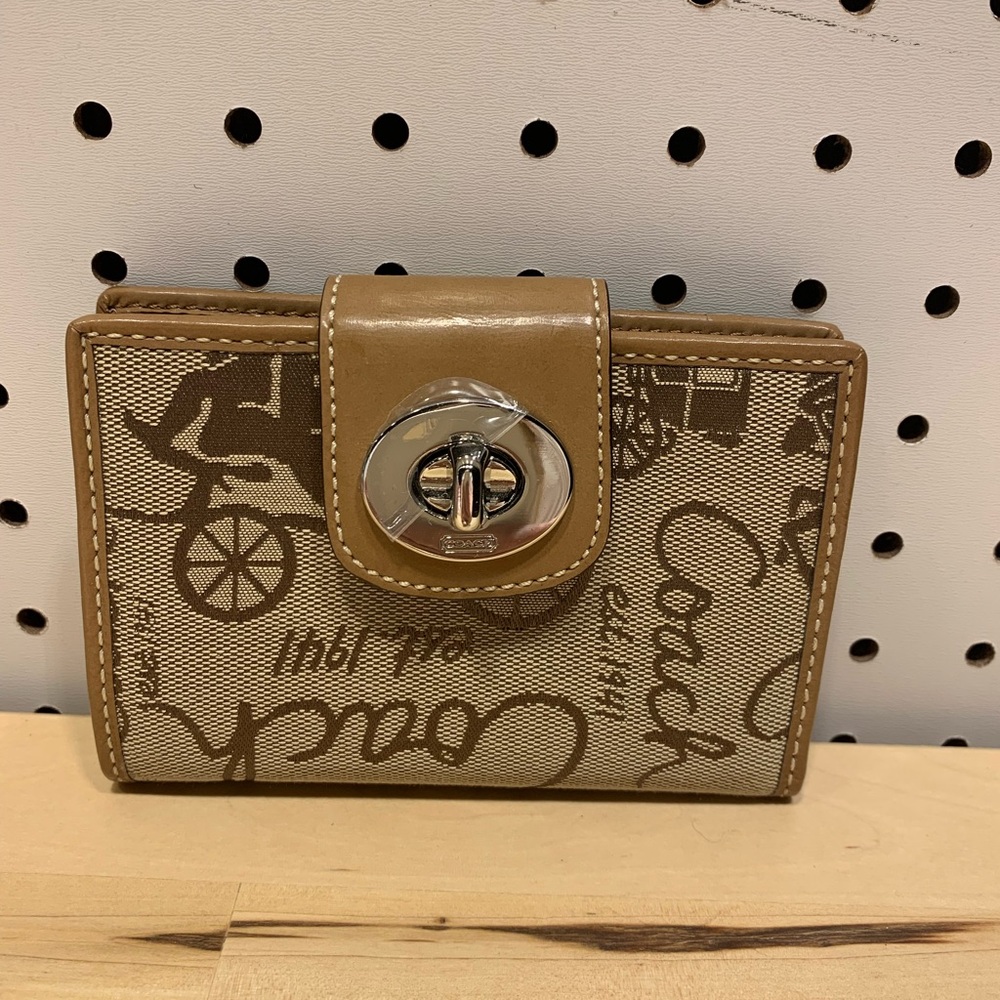 Coach Signature Horse and Carriage Women's wallet turnlock